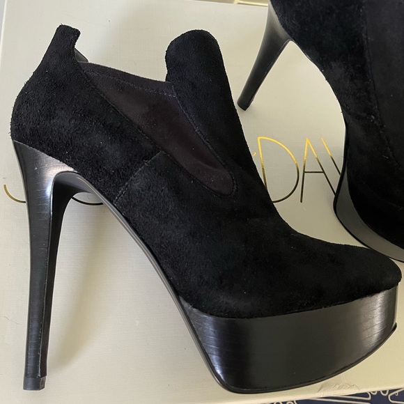 **SOLD ELSEWHERE** NWT Joan and David Booties, Black Faux Suede Heels, size 10 - Picture 2 of 15